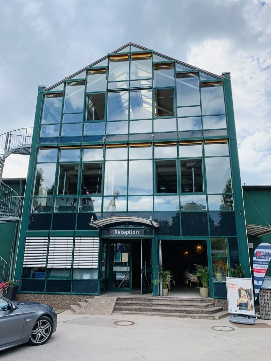 Außenansicht SportScheck Hotel