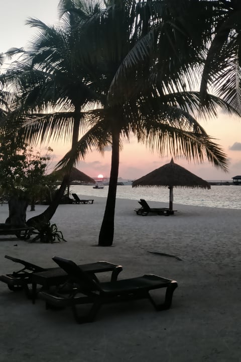 Strand Kuredu Island Resort & Spa