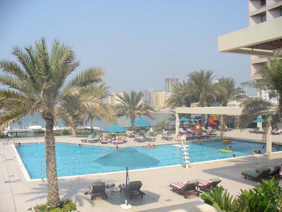 Pool Hilton Garden Inn Ras Al Khaimah