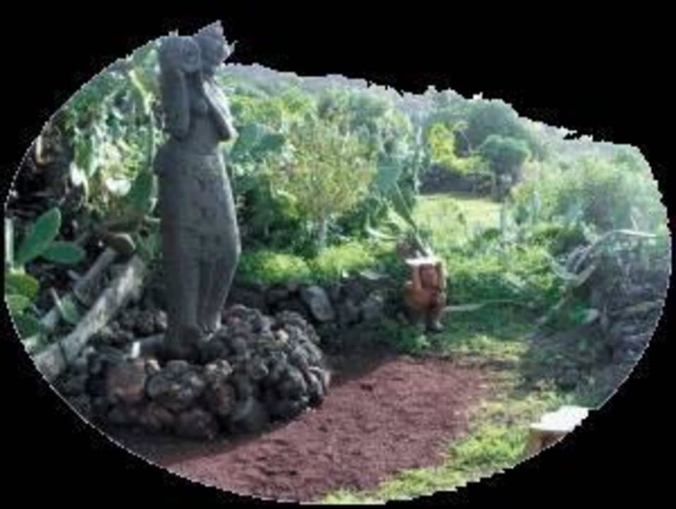 Eine der Statuen im "Garten des Lebens®" Jardin Mariposa Retreat- und Seminarzentrum