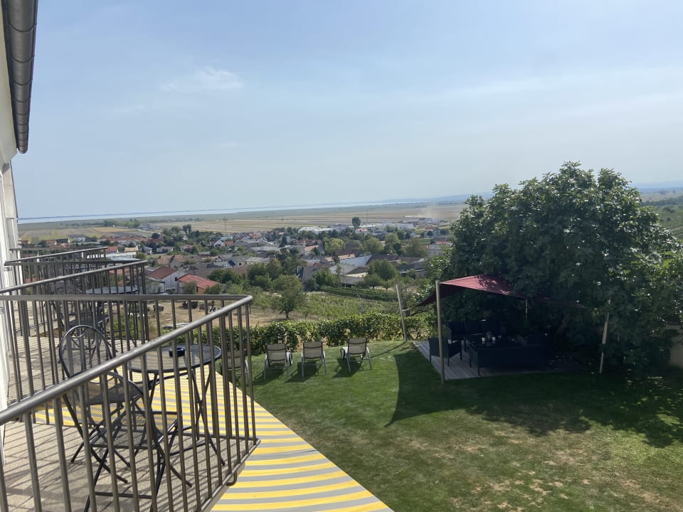 Ausblick Weingut & Gästehaus zum Seeblick - Familie Sattler
