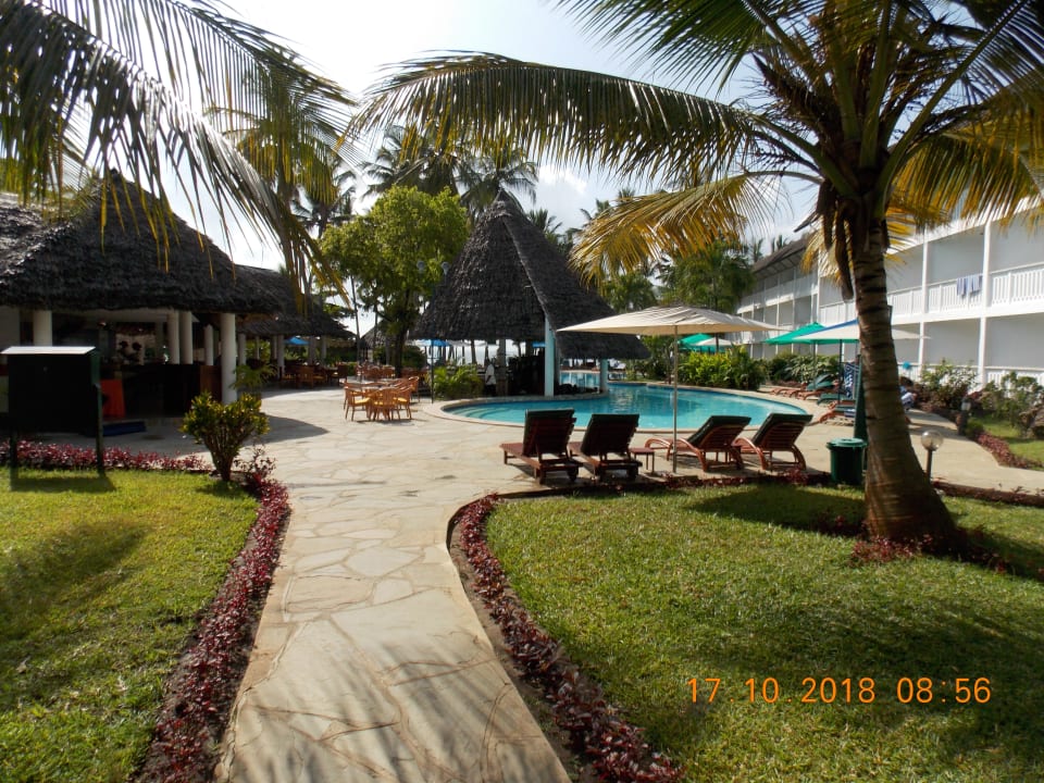 Pool Hotel Traveller's Club