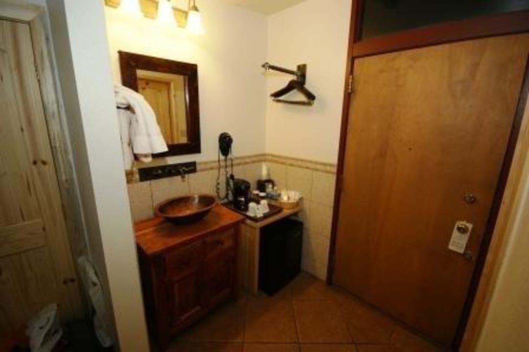 Eingangsbereich des Zimmers Hotel Far View Lodge