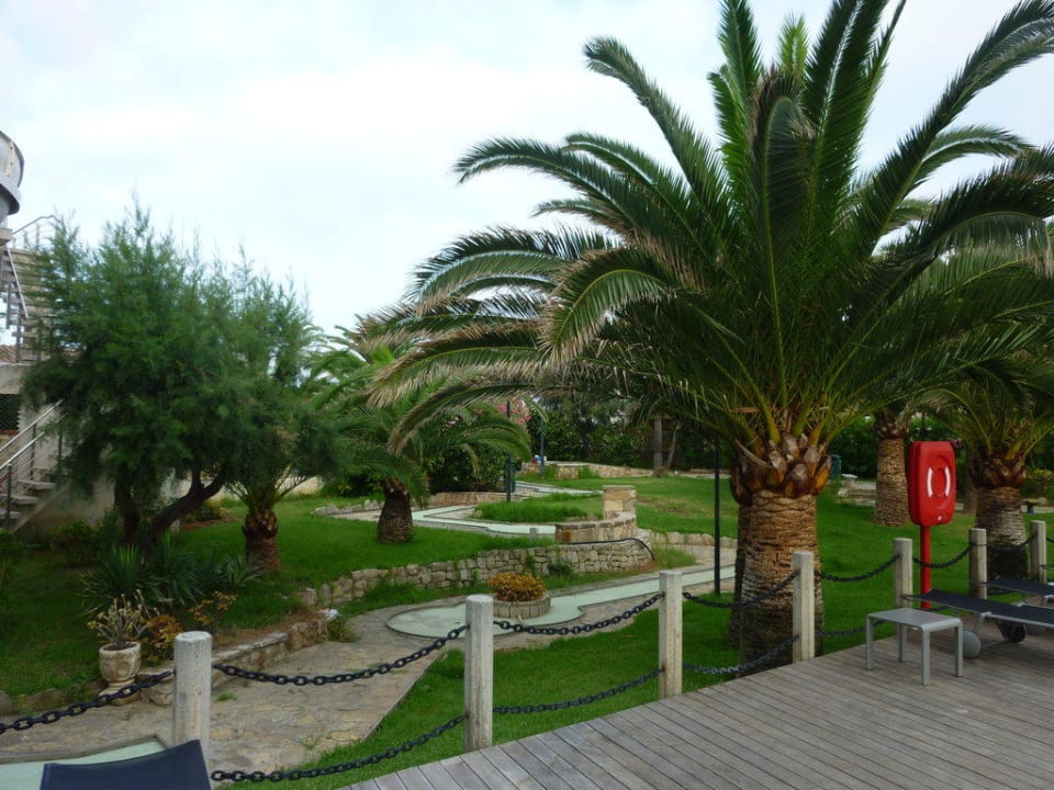 Die gepflegte Gartenanlage Hotel Playa Golf