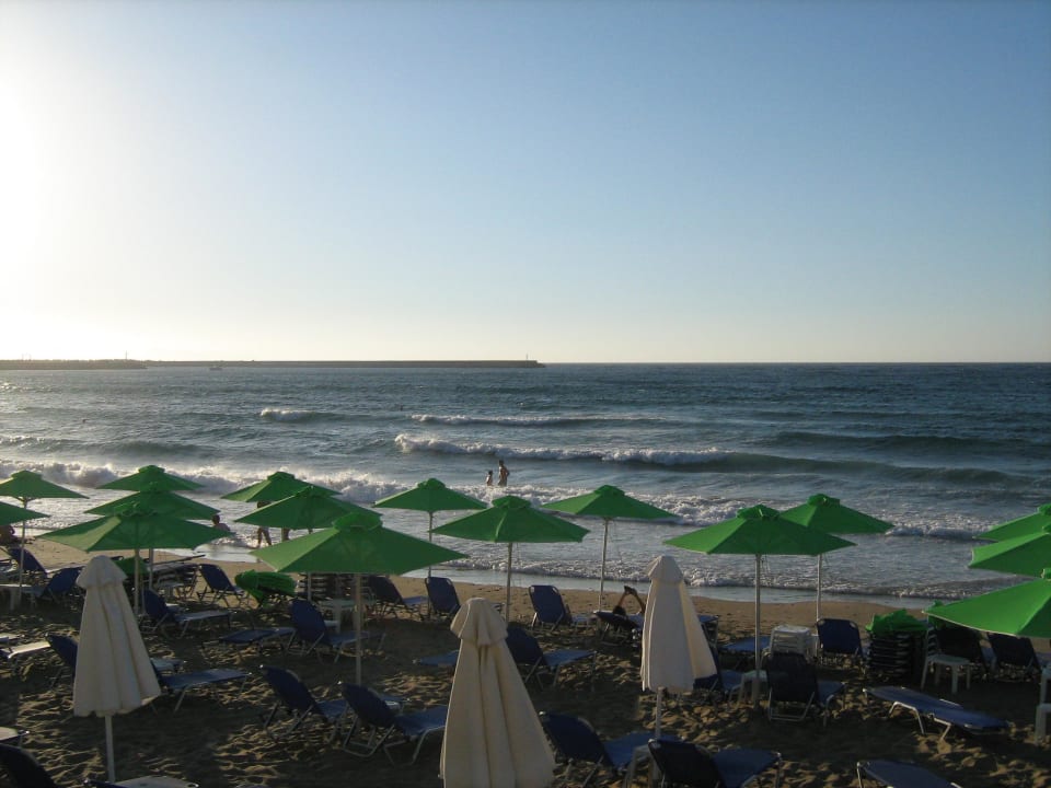 Strand am Abend Hotel Theartemis Palace