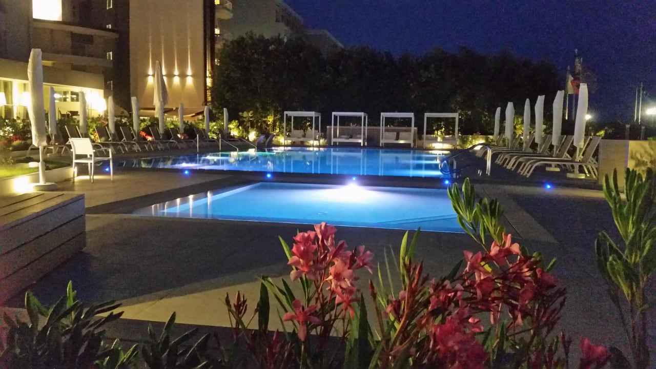 Pool bei Nacht  Hotel Orient & Pacific