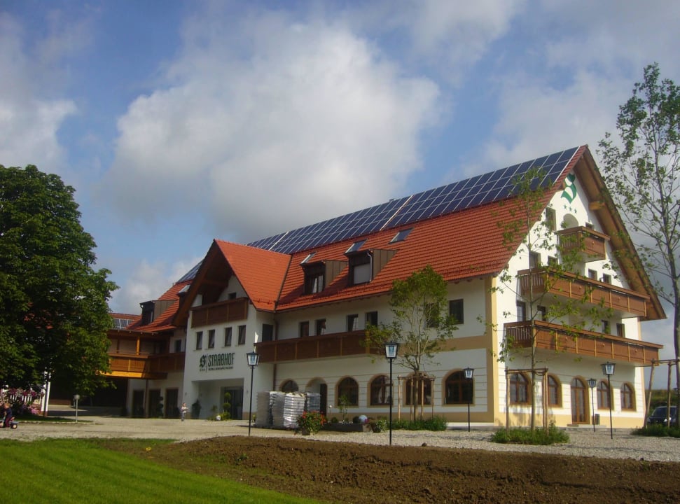 Außenansicht Hotel Straßhof