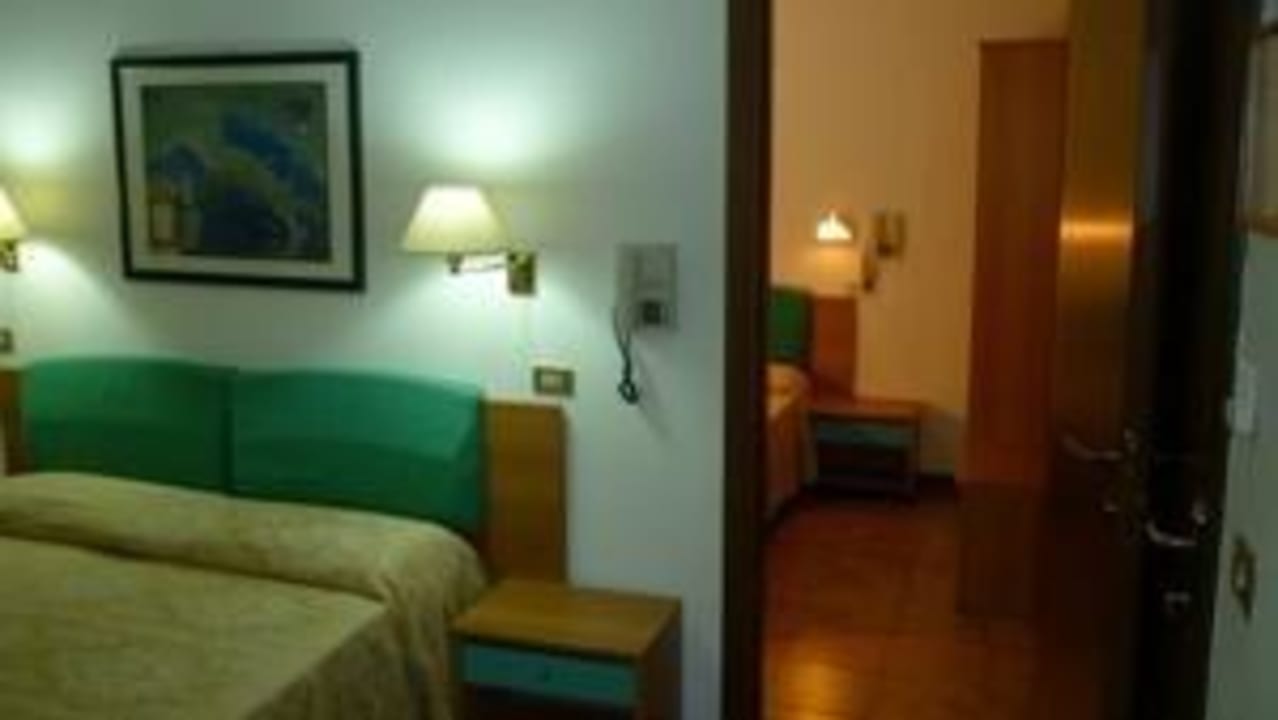 Comunicante  Hotel Avana Mare