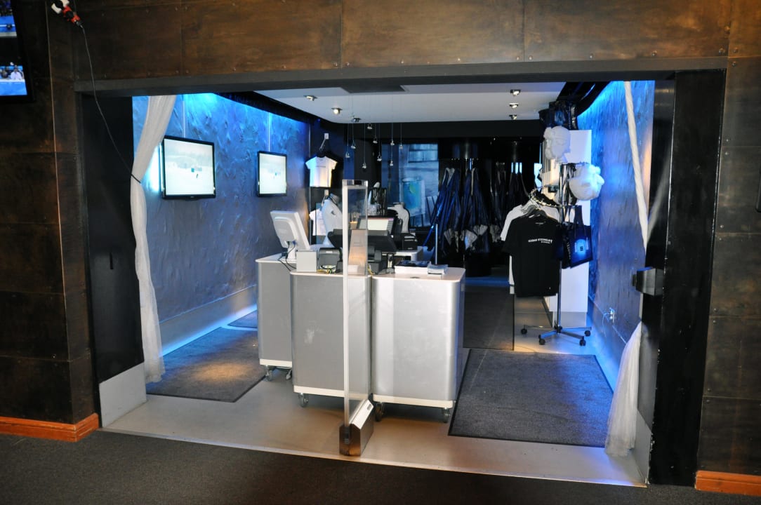 Eingang zur Eisbar Nordic C Hotel