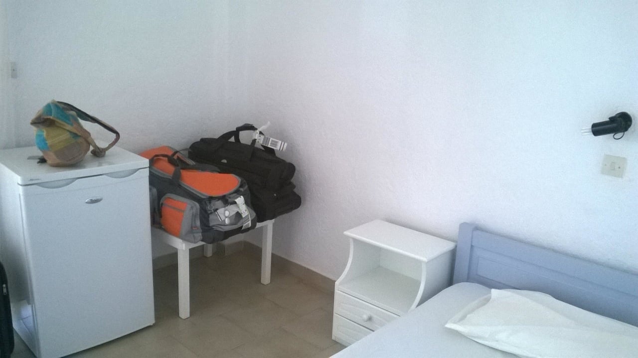 3. Bett breit und hart, nie benützt Kelly Apartments