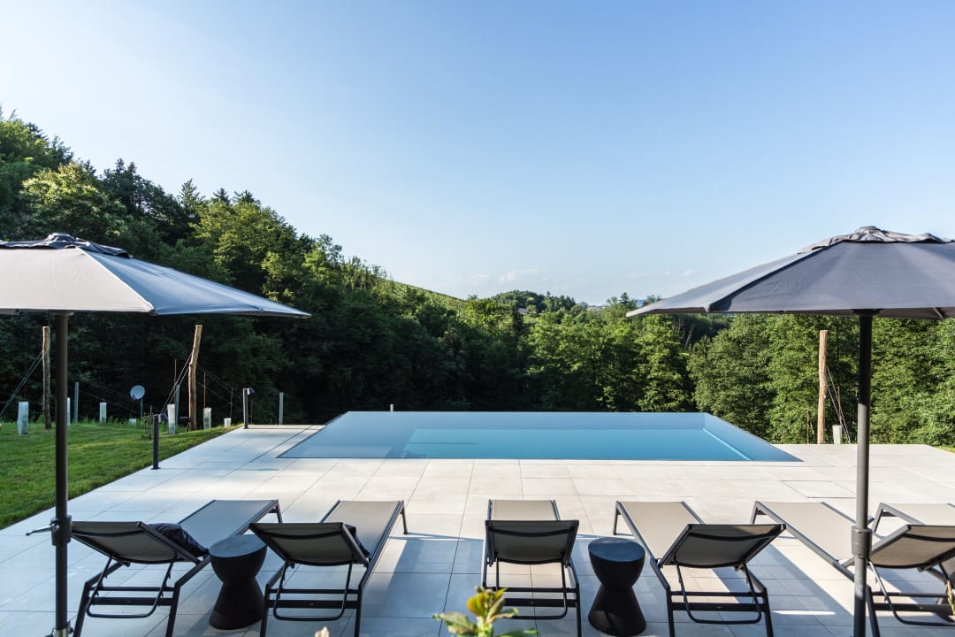 Pool steiRerBLiCke - Vinothek Petzles