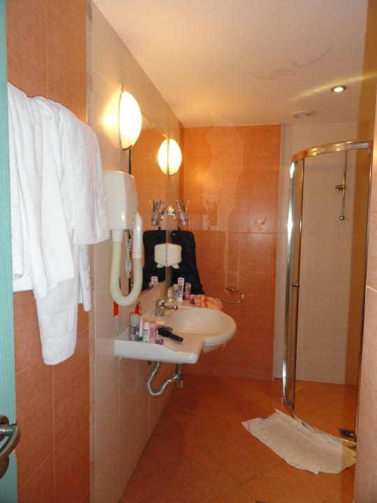 Badezimmer Appartement groß und gemütlich Berlin Golden Beach