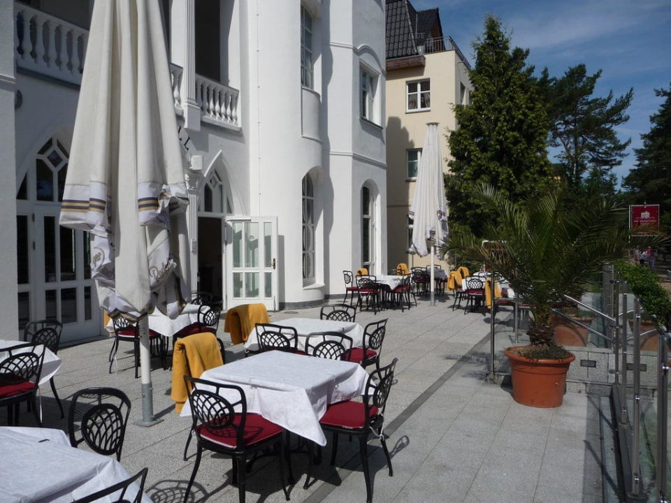 Hotelterrasse Ferienwohnungen Haus Kastell