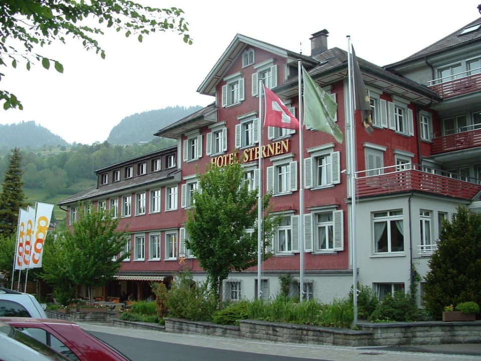 Blick von der Strasse auf das Hotel Hotel Sternen