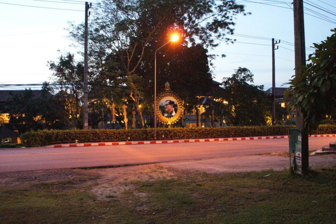 Hotel von der Hauptstraße aus Khaolak Laguna Resort