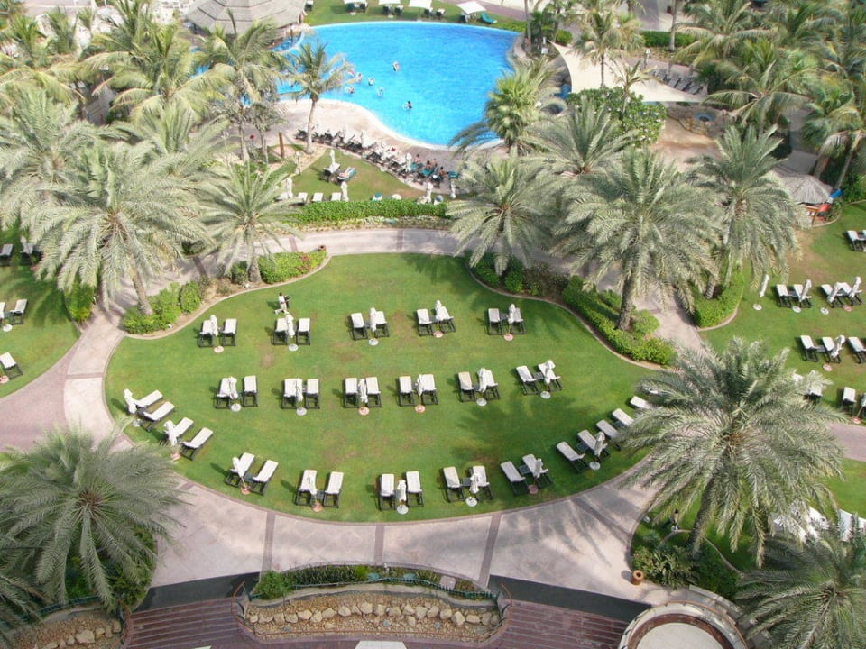 Blick vom Balkon im 9.Stock Le Meridien Mina Seyahi Beach Resort & Waterpark