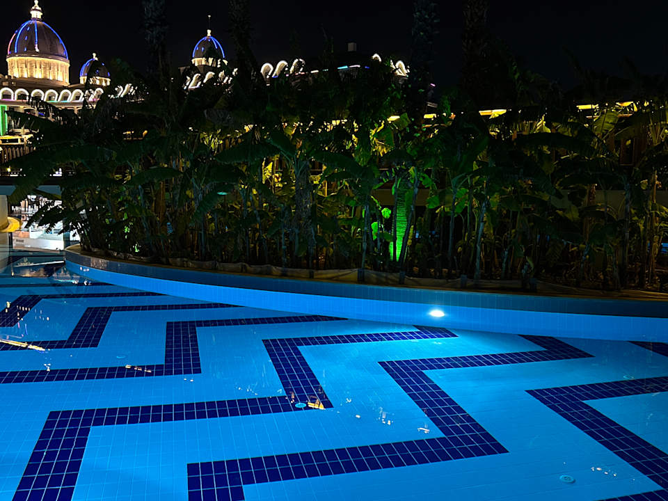 Pool Saturn Palace Resort Hotel