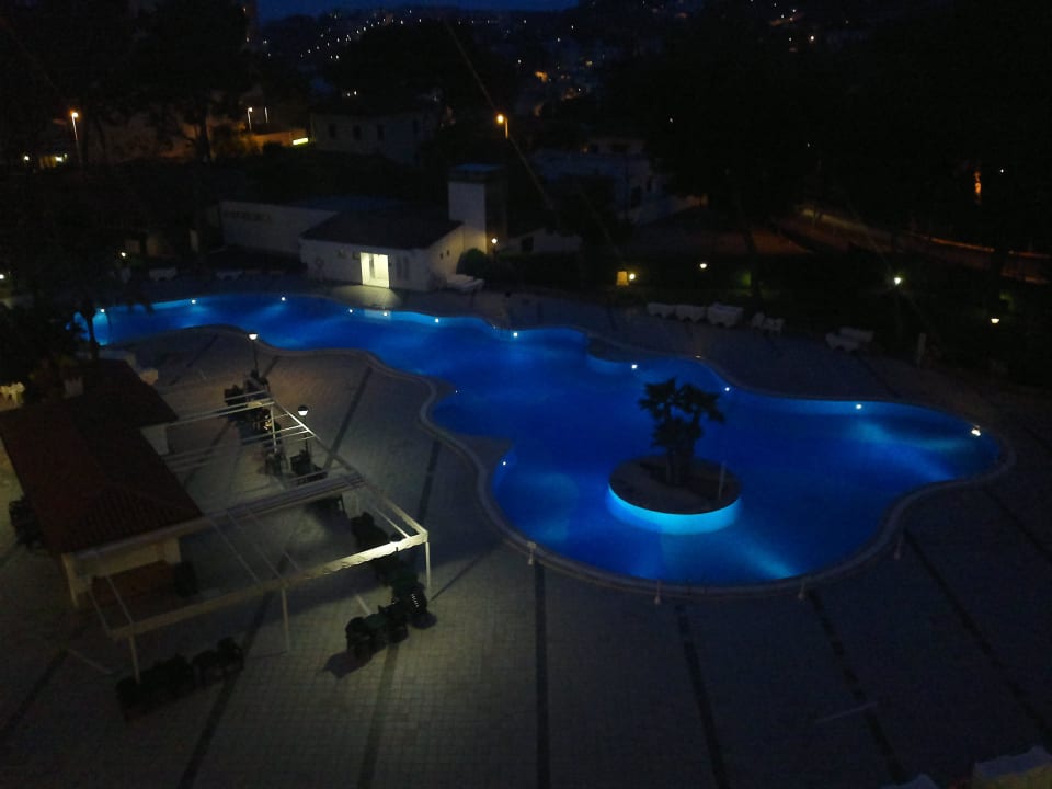 Poolblick und Poolbar BQ Belvedere Hotel