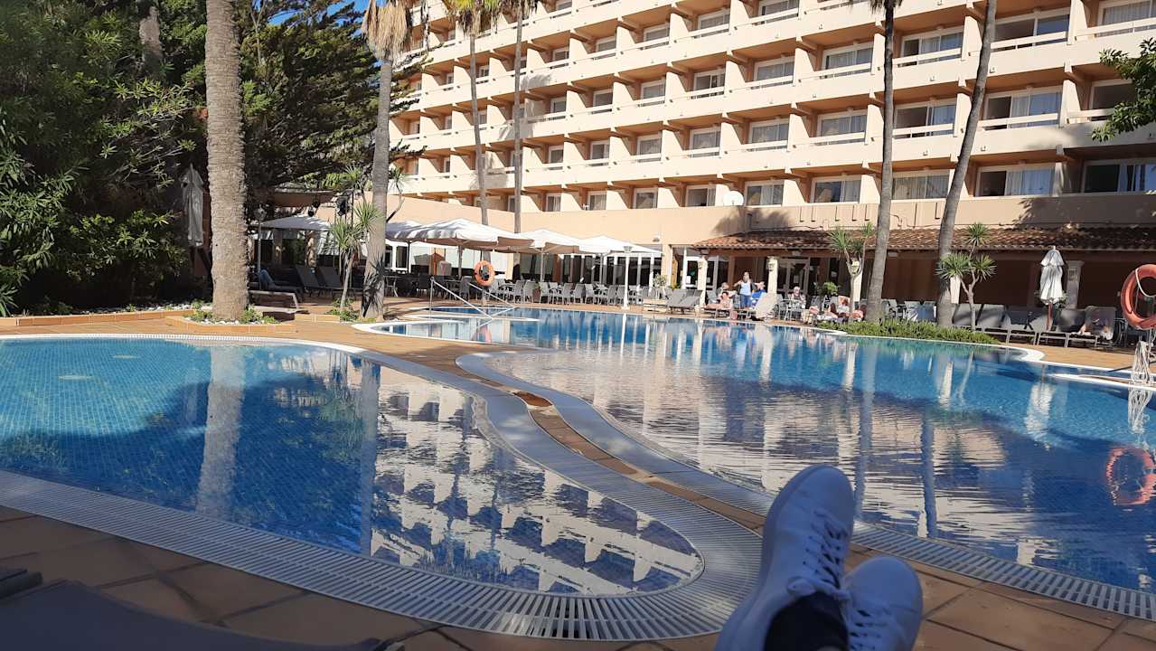 Pool Valentin Reina Paguera