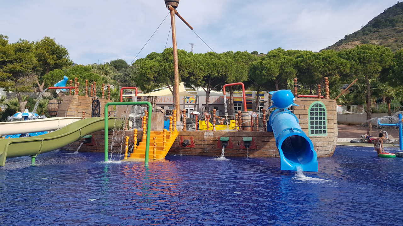 Pool Aria Claros Beach & Spa Resort
