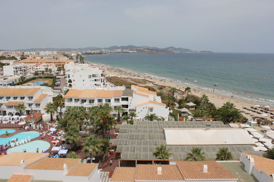 Rechts das Ushuaia Ushuaia Ibiza Beach Hotel - The Tower / The Club - Adults only