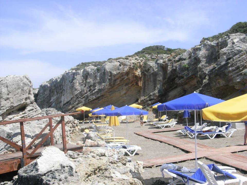 Kleine hoteleigene Felsenbucht Kresten Palace Hotel