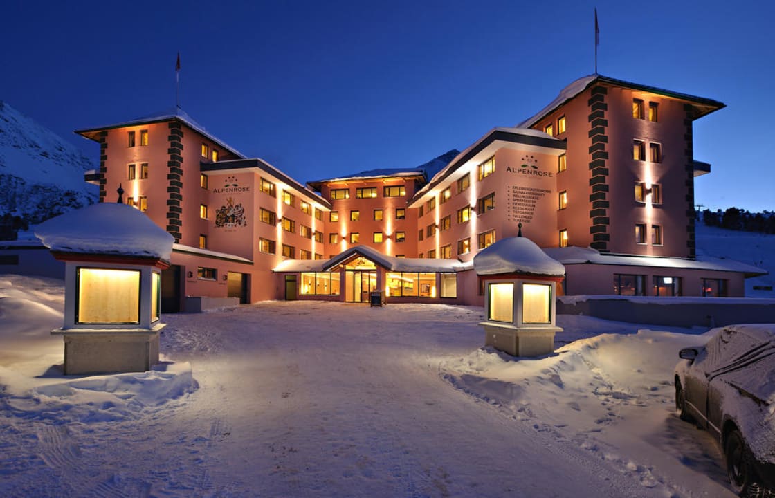 Hotel Aussenansicht Alpenrose