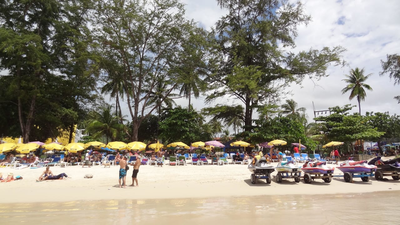 Sehr schöner Strand Courtyard by Marriott Phuket, Patong Beach Resort