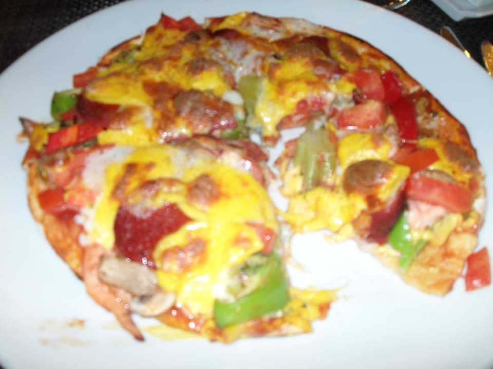 Pizza (one of the starters) in the Seasons Restaur Paloma Oceana