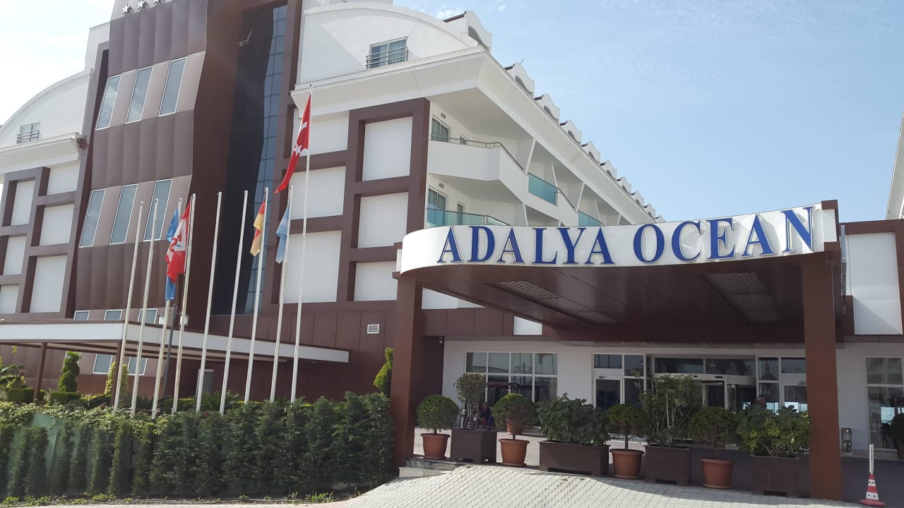 Haupteingang des Hotels Adalya Ocean Deluxe
