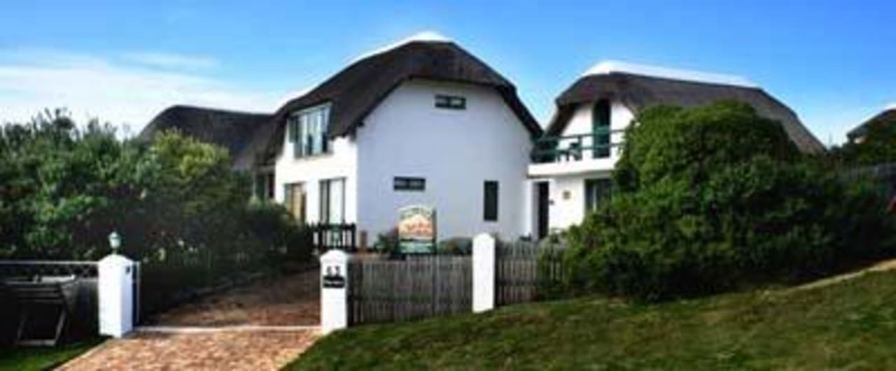 Gasthaus von der Strasse aus Guesthouse Cottage On The Hill