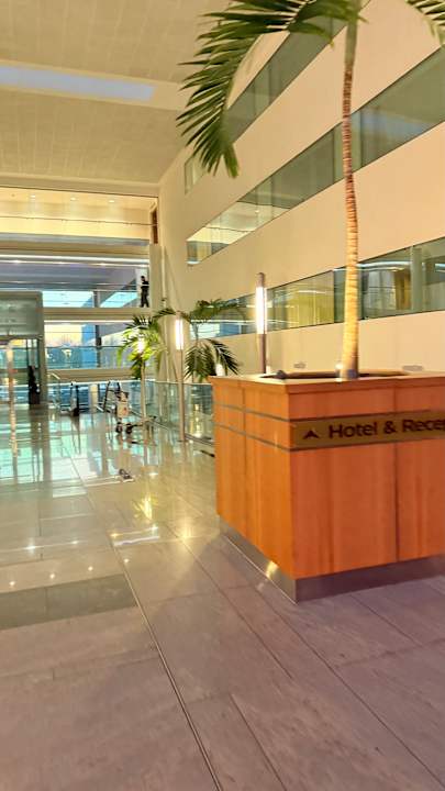 Lobby Hotel Sofitel London Heathrow T5