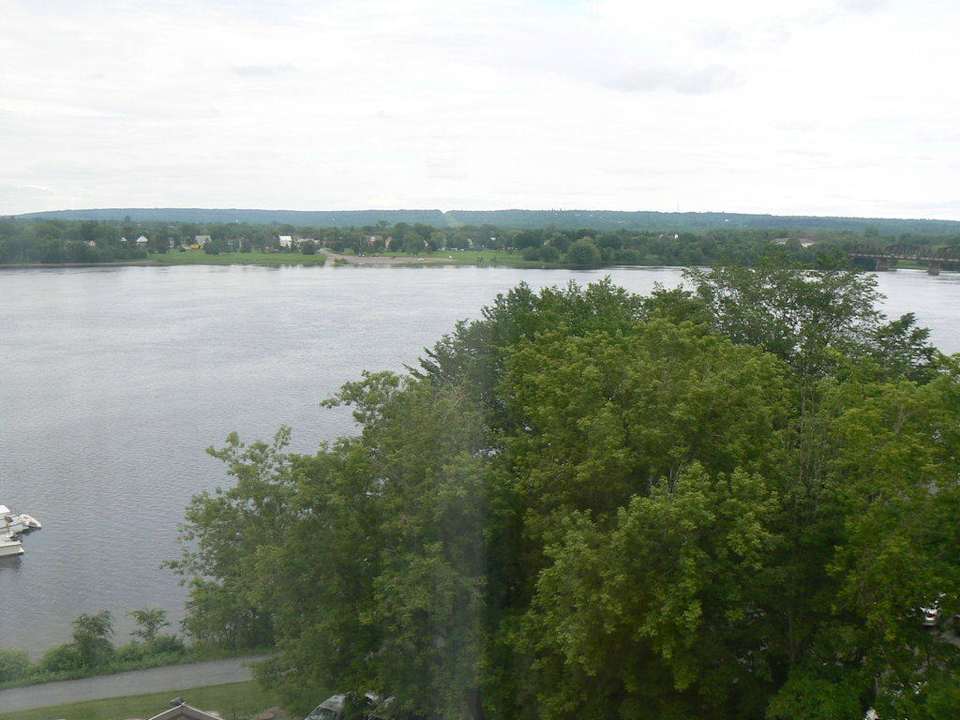 Blick aus dem Zimmerfenster auf den St. John River Crowne Plaza Fredericton Lord Beaverbrook