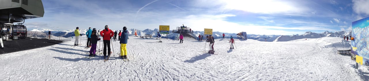 Panorama Ansicht links in Richtung Bergdiamant Schlosshotel Fiss