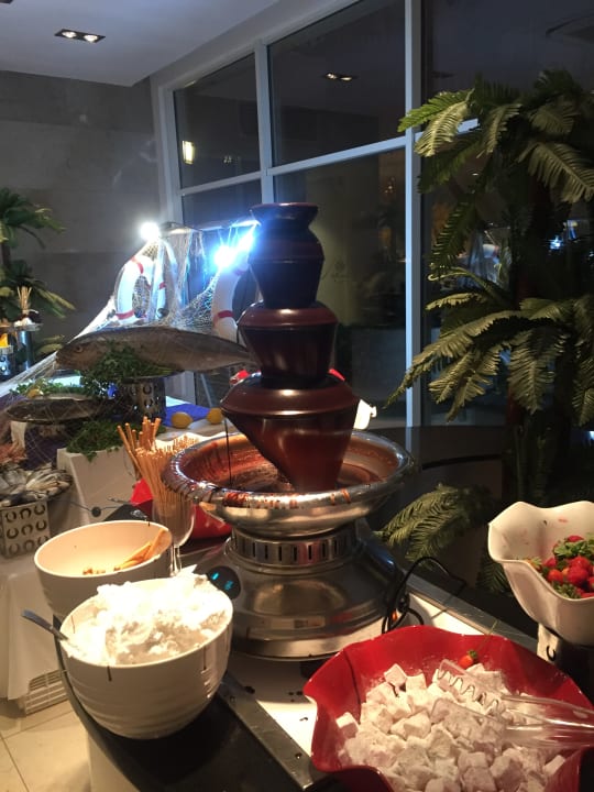 Sehr lecker mit großer Auswahl an Früchte Well Palace Side