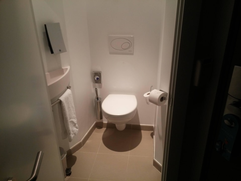 Separate Toilette Suite Novotel Malaga Centro