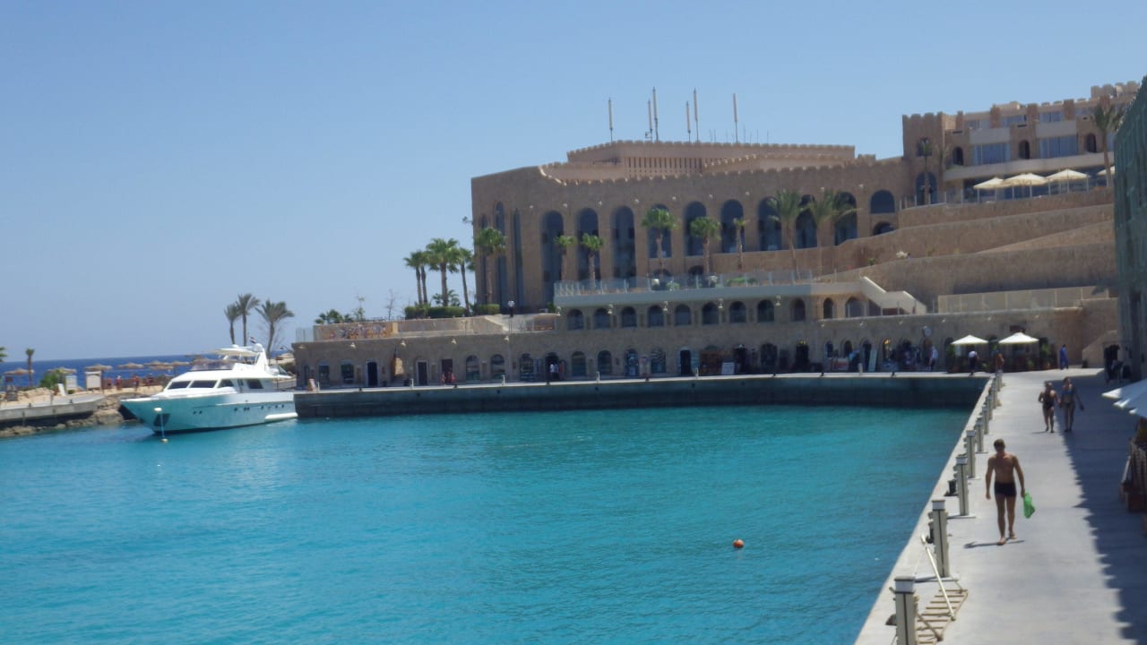 Hafen mit Hauptgebäude Pickalbatros Citadel Resort