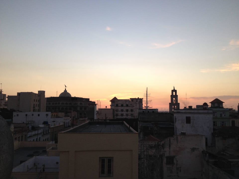 Blick von der Dachterrasse zum Hafen Hotel Raquel