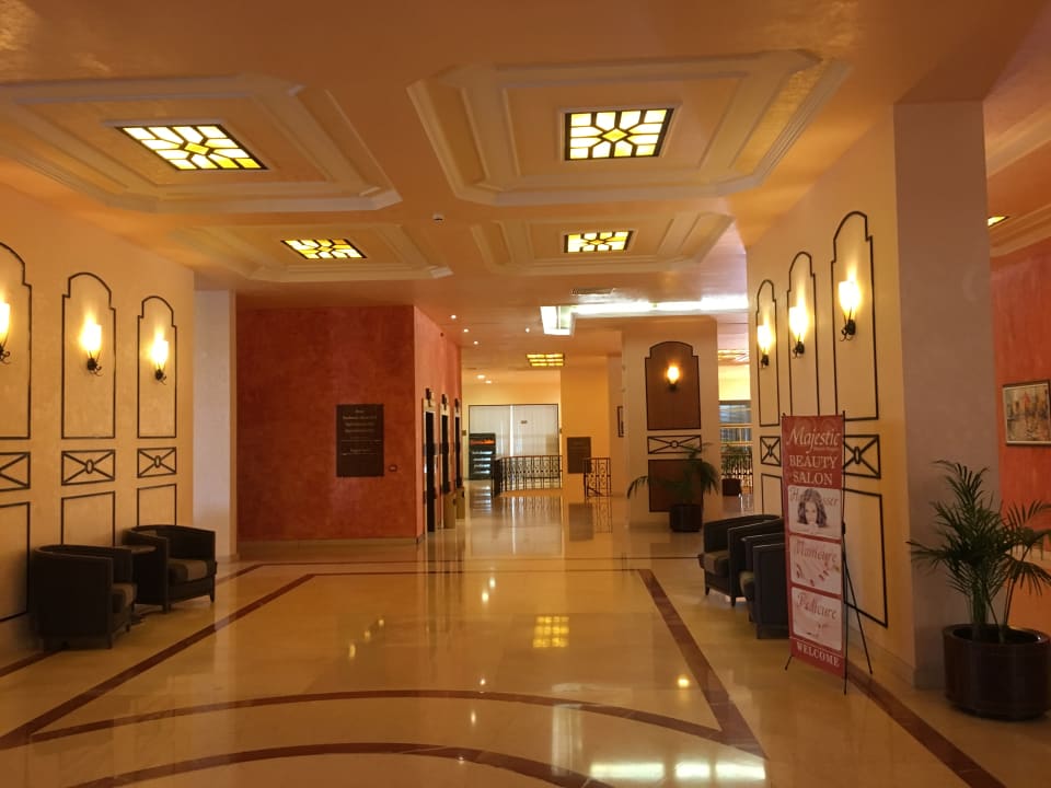 Lobby DIT Majestic Beach Resort