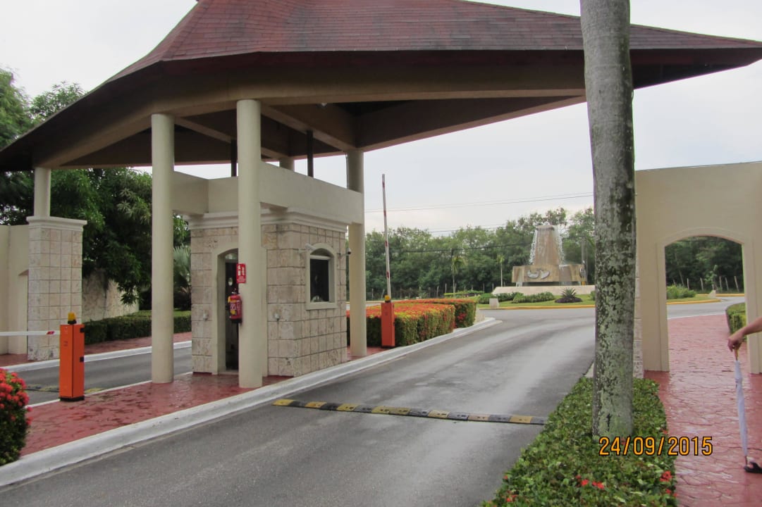 Einfahrt ins Resort TRS Turquesa Hotel - Adults only