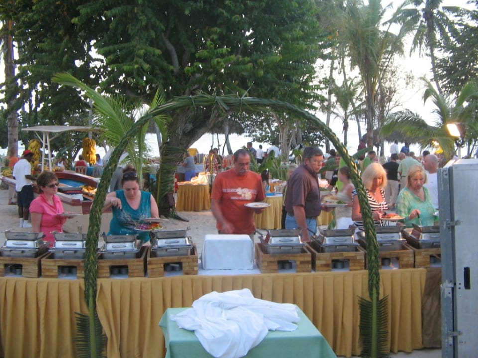 Diensttags - Strandbuffet Dreams La Romana Resort & Spa