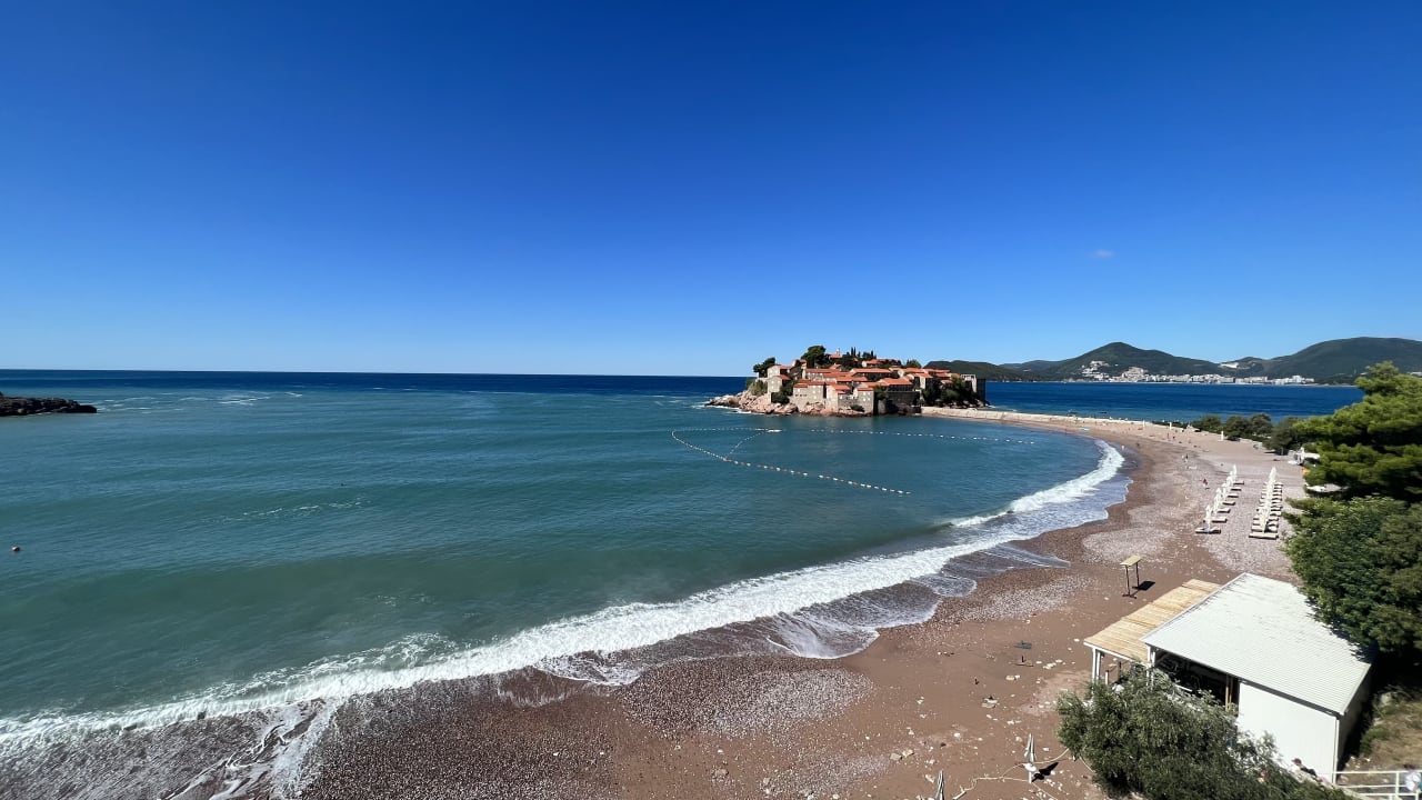 Strand Hotel California by Aycon