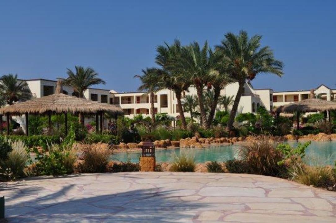 Территория отеля Regency Plaza Aqua Park & Spa