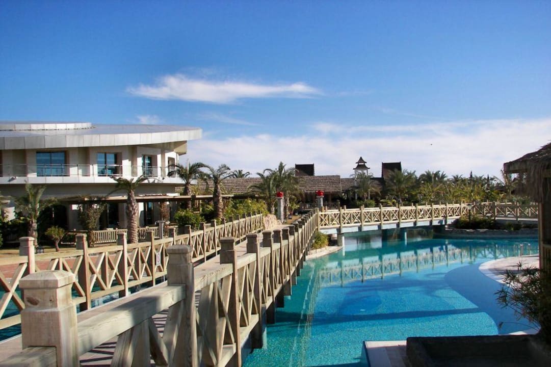 eine klasse Poollandschaft Royal Wings Hotel