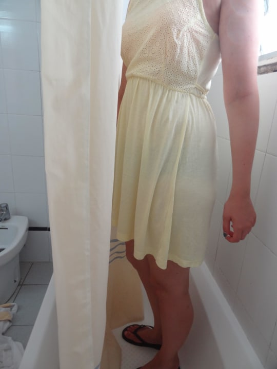 Duschen auf engsten Raum! Achtung Fenster scharf! Hotel Don Felipe