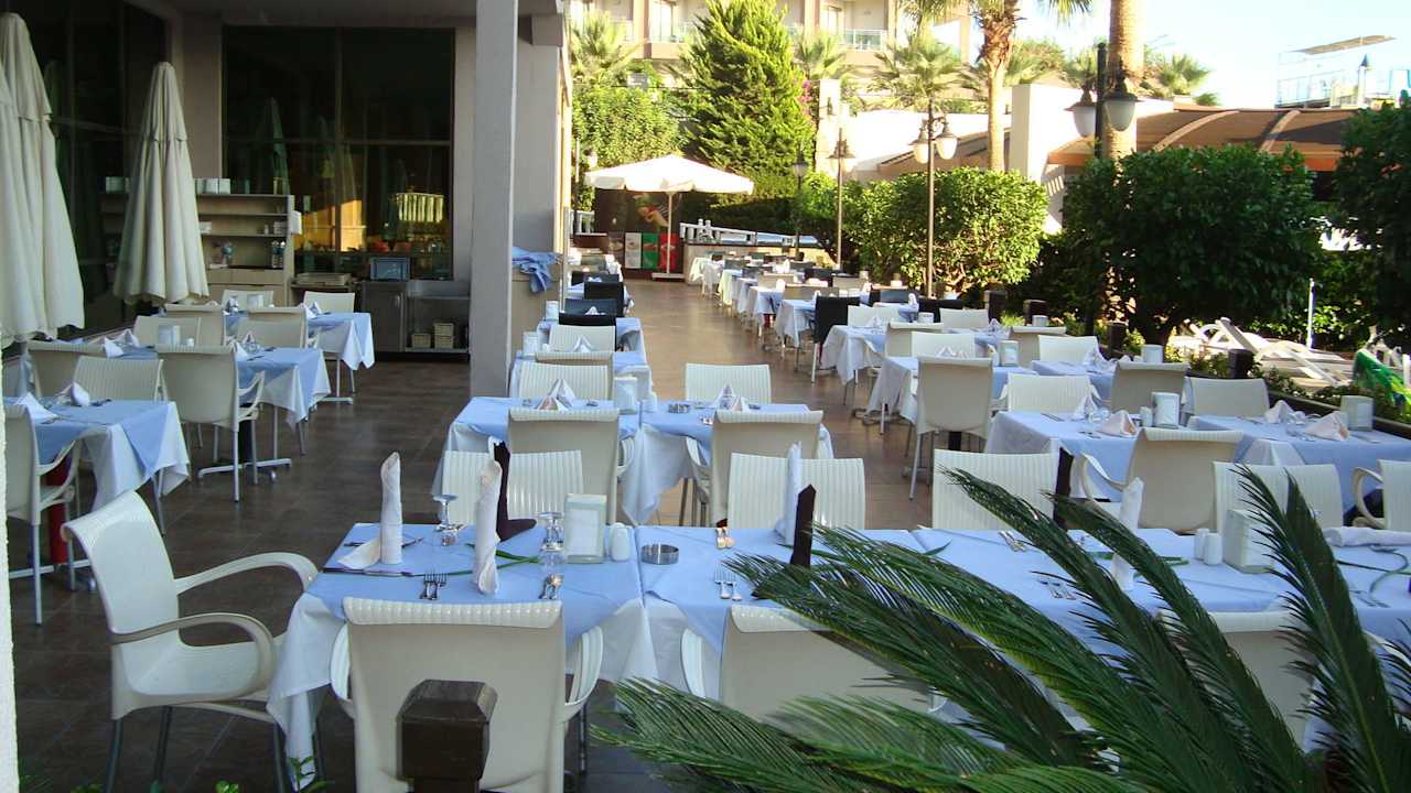 Terrasse vom Buffetrestaurant Aydinbey Kings Palace & Spa