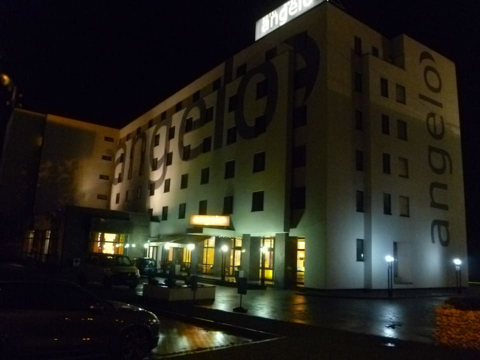 Angelo bei Nacht Vienna House Easy Airport Bucharest