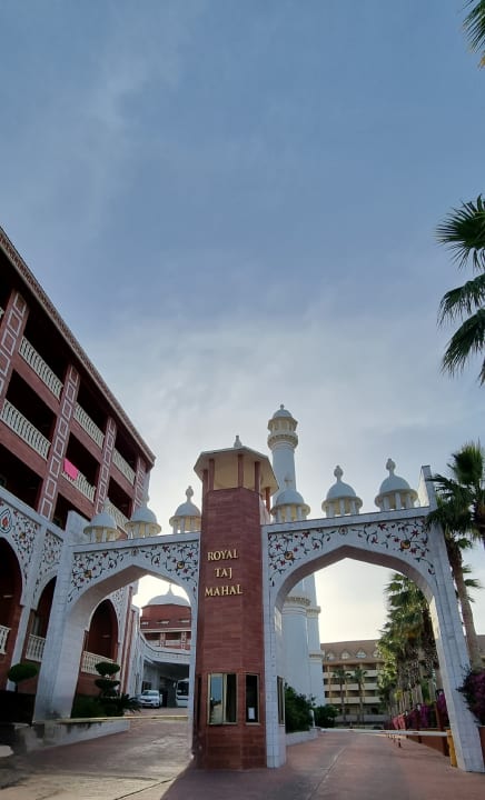 Außenansicht Royal Taj Mahal Hotel
