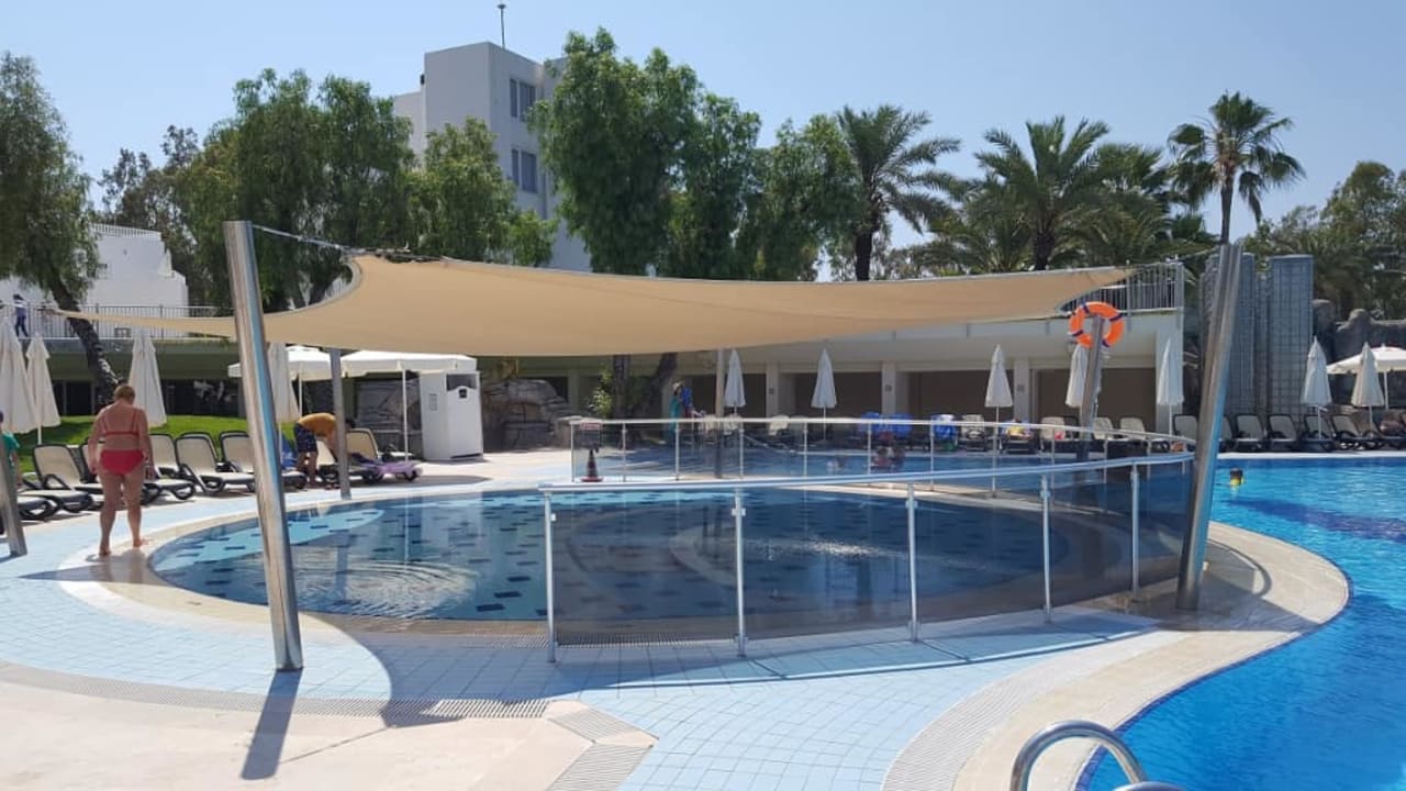 Mały basen zimny Monachus Family Resort Sorgun