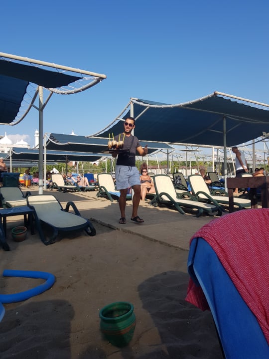 Strand Well Palace Side